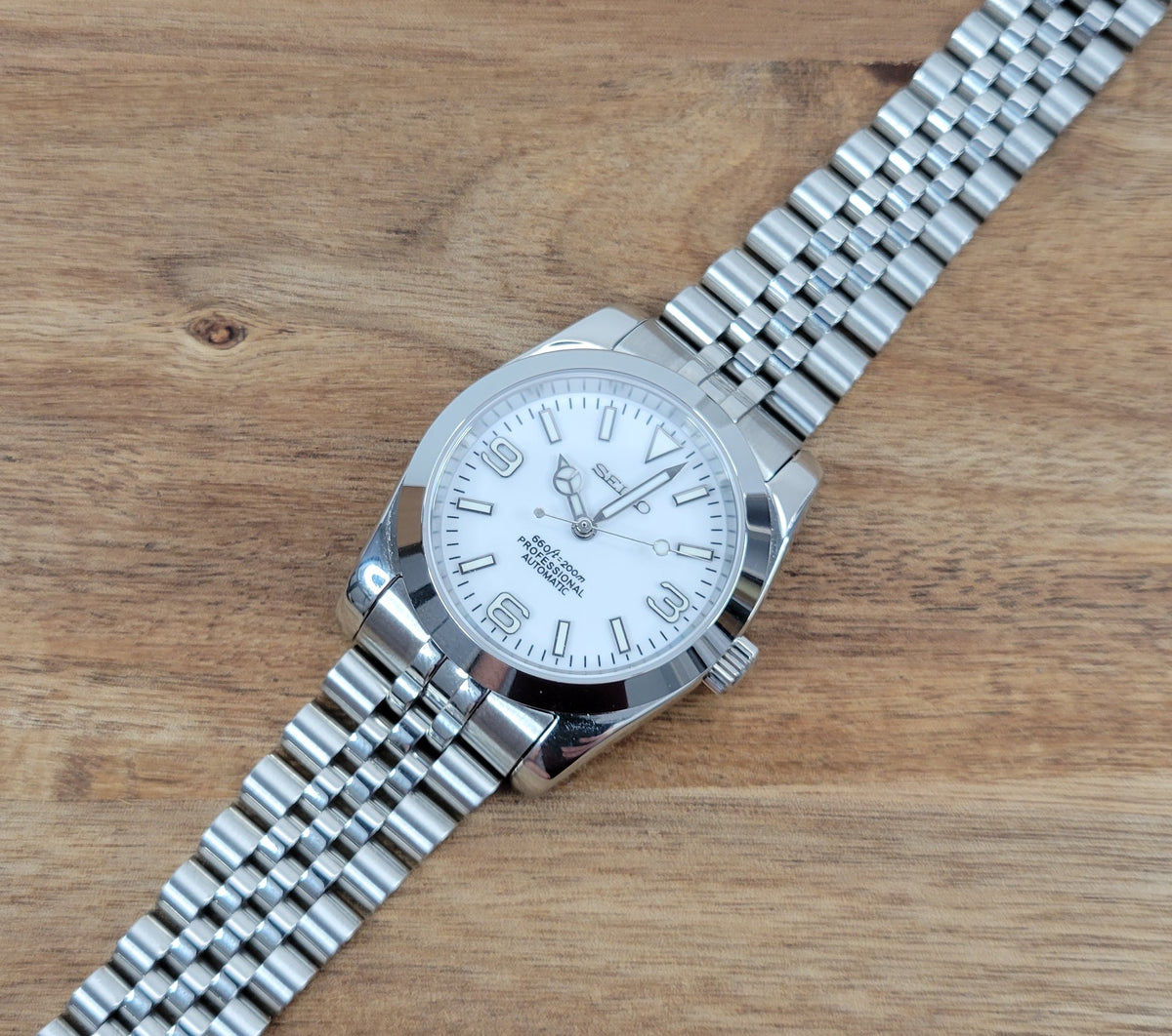 Explorer Classic | White